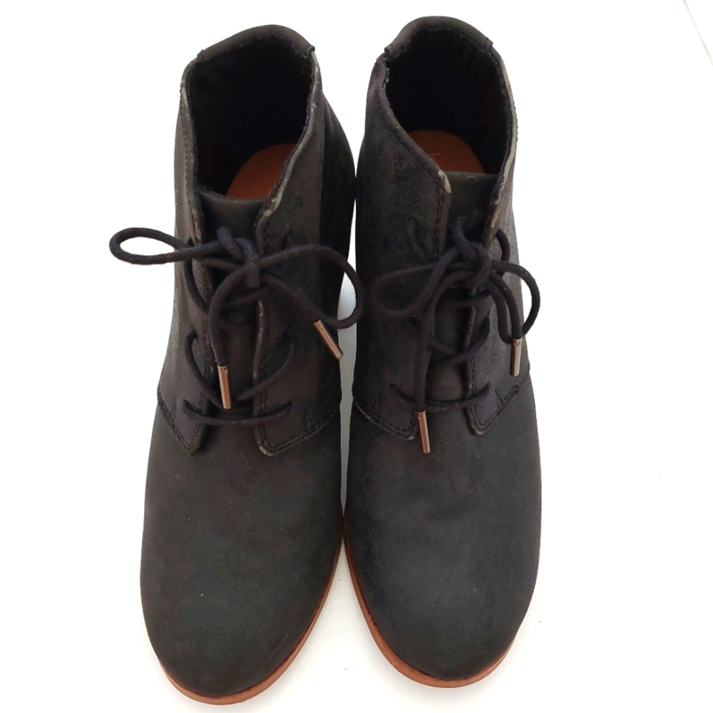 EUC - TOMS Womens' Lunata Lace Up Suede Bootie Size 9